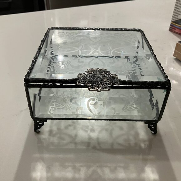 Hand-Etched Crystal Keepsake Box - Picture 4 of 5